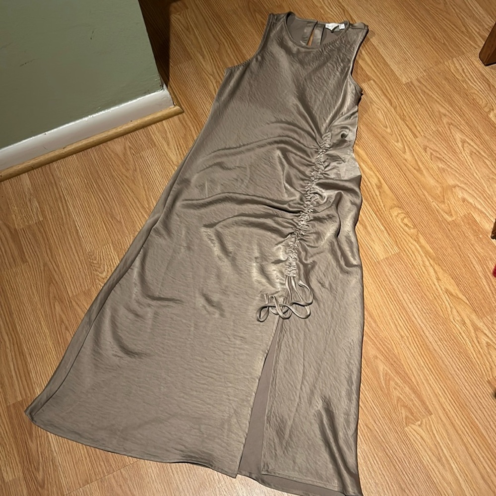 Stunning House Of Harlow 1960 taupe dress